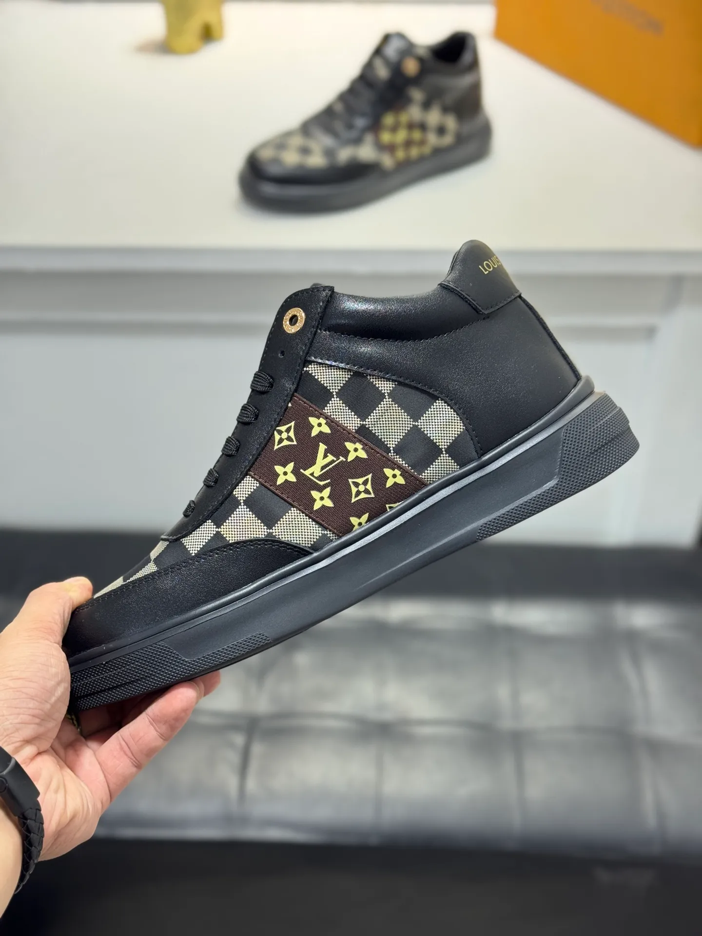 Men's Men's Shoes 💰420 [New Style] 🌂🌂Louis Vuitton😘L Luxurious new men's high-top sports boots, the upper is made of cowhide stitched with Lv plaid, and the style is fashionable. The sheepskin lining is high-end and comfortable, and the original rubber outsole is light and wear-resistant! Purely handmade, details determine quality! Size: 38-44<45 customized